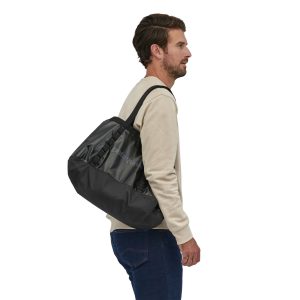 Black Hole Tote 25L_49031_BLK 3