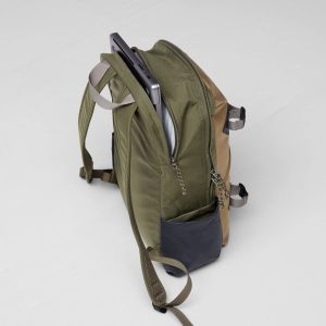 Vardag_Backpack_17_23200300-620-221_L_MODEL_093