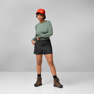 Abisko_Hike_Shorts_W_14200178-550_C_MODEL_FJR