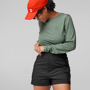 Abisko_Hike_Shorts_W_14200178-550_E_MODEL_FJR