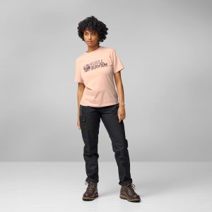 Lush_Logo_T-shirt_W_14600165-302_C_MODEL_FJR