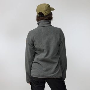 Stina_Fleece_W_89464-030_D_MODEL_1681