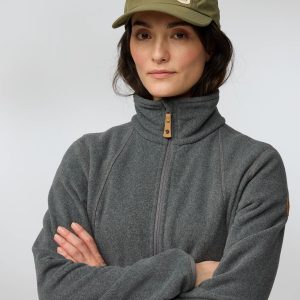 Stina_Fleece_W_89464-030_F_MODEL_1734