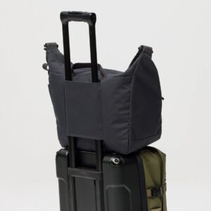 Farden_Crossbody_23200340-037_I_MODEL_1096