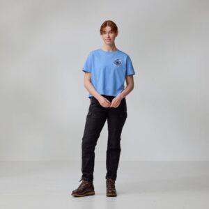 Fjallblomster_Logo_T-shirt_W_14600213-537_C_MODEL_1002