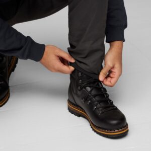 Vardag_Trousers_M_86666-018_I_MODEL_FJR