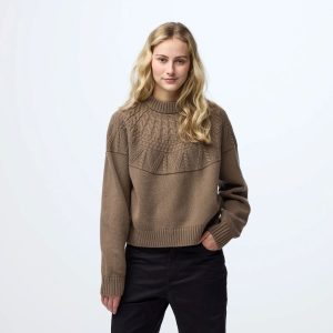 Ovik_Solid_Jacquard_Knit_W_14600300-244_F_MODEL_2703
