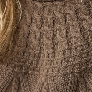 Ovik_Solid_Jacquard_Knit_W_14600300-244_H_MODEL_2842