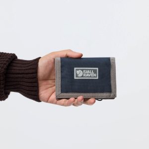 Vardag_Wallet_23100202-560_C_MODEL_0355